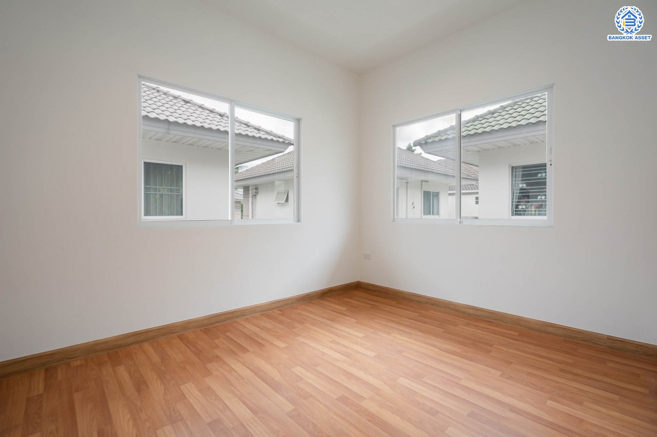 บ้านมือสองตกแต่งใหม่ ม.เดอะวิลล่า ราชพฤกษ์-ท่าอิฐ แบรนด์ Property Perfect เดินทางสะดวก เนื้อที่ 35.8 ตร.ว. ฟังก์ชัน 3 ห้องนอน 2 ห้องน้ำ จอดรถได้ 2 คัน บนทำเลเชื่อมต่อทั้ง ถ.รัตนาธิเบศร์ และถ.ราชพฤกษ์ และเพียง 10 นาทีถึงรถไฟฟ้า "สถานีบางรักน้อยท่าอิฐ"